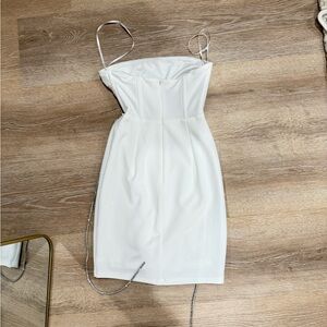Elegant White Strapless Dress